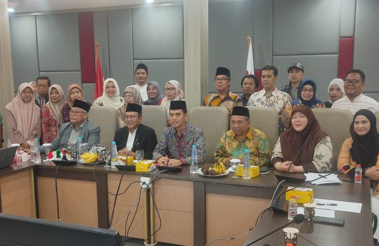 BRIN melalui Pusat Riset Agama dan Kepercayaan (PRAK) dan Indonesia Halal Watch (IHW) akan menyampaikan hasil riset tentang fatwa boikot Majelis Ulama Indonesia (MUI)